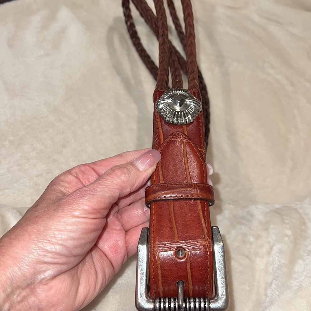 Women’s Saddle Brown Leather with Conchos Belt EUC